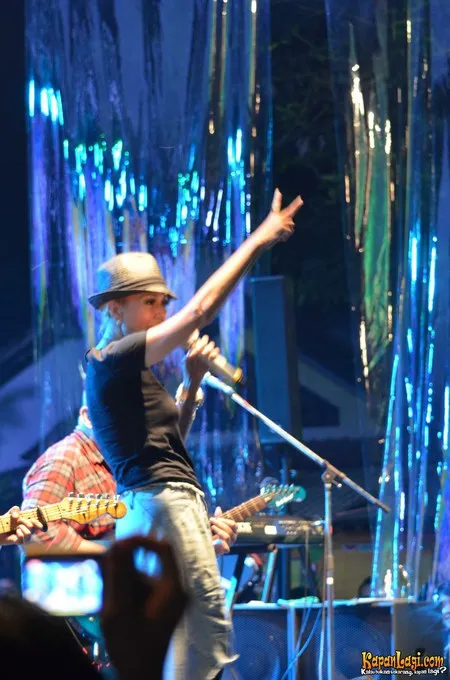 Foto Syaharani and Queenfireworks