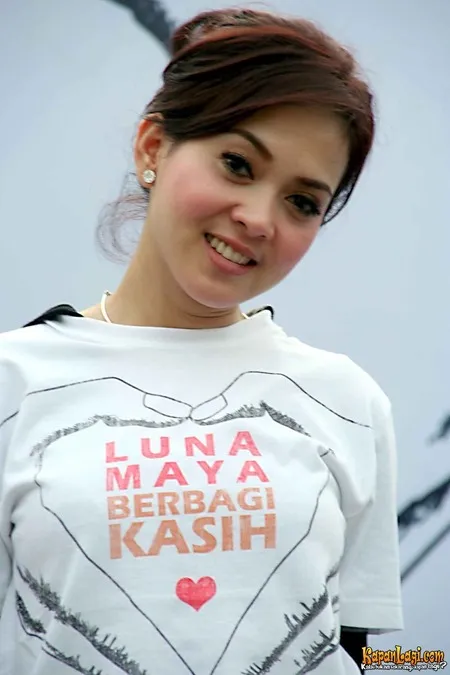 Foto Syahrini