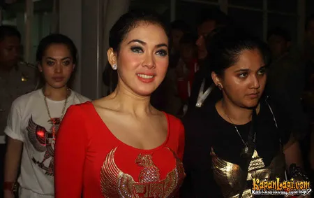 Foto Syahrini