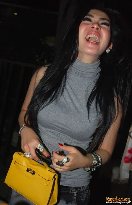 Foto Syahrini