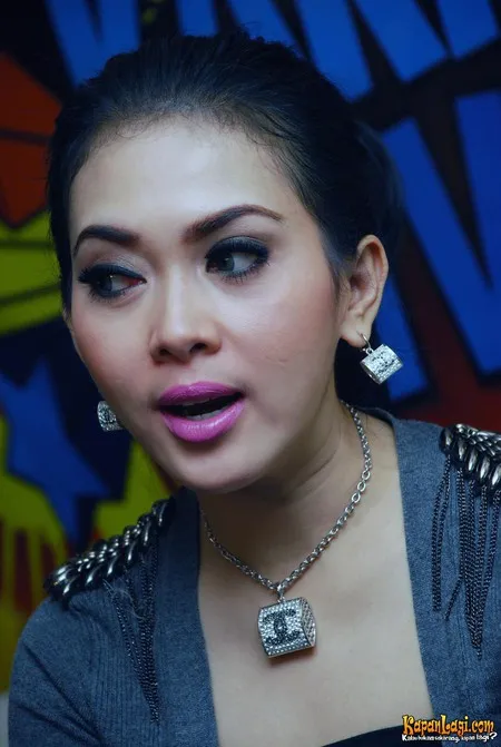 Foto Syahrini