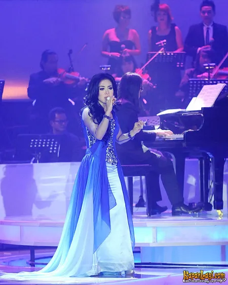 Foto Syahrini