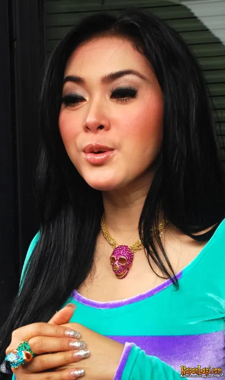 Foto Syahrini
