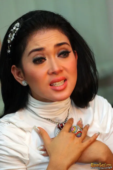 Foto Syahrini