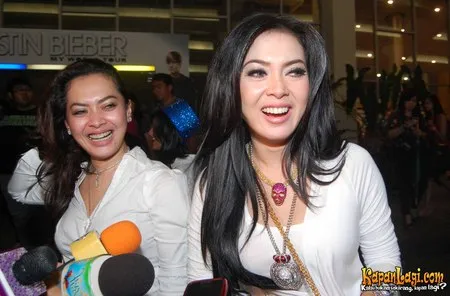 Foto Syahrini
