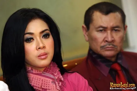 Foto Syahrini