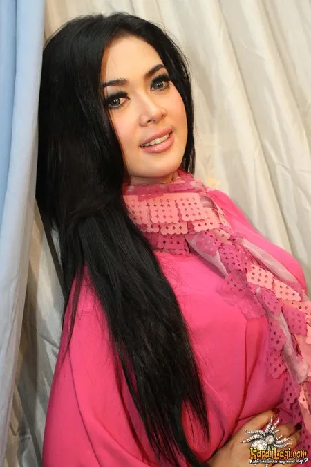 Foto Syahrini