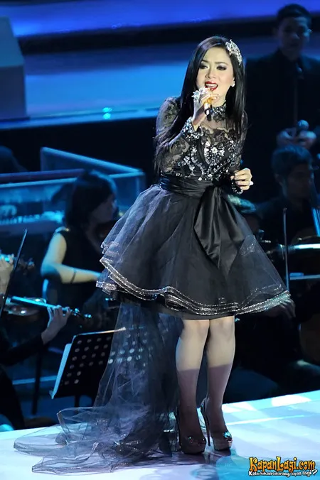 Foto Syahrini