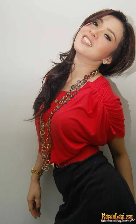 Foto Syahrini