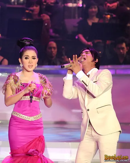 Foto Syahrini