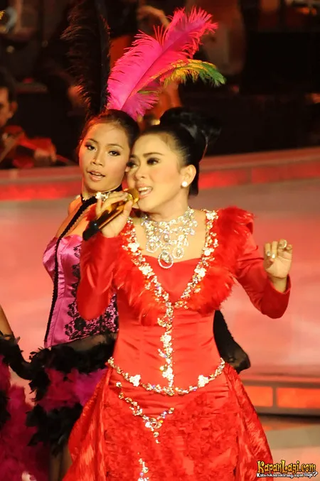 Foto Syahrini