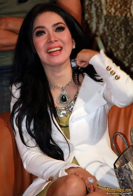 Foto Syahrini