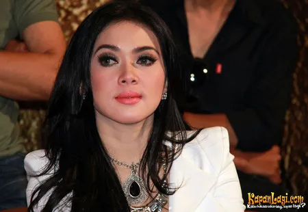 Foto Syahrini