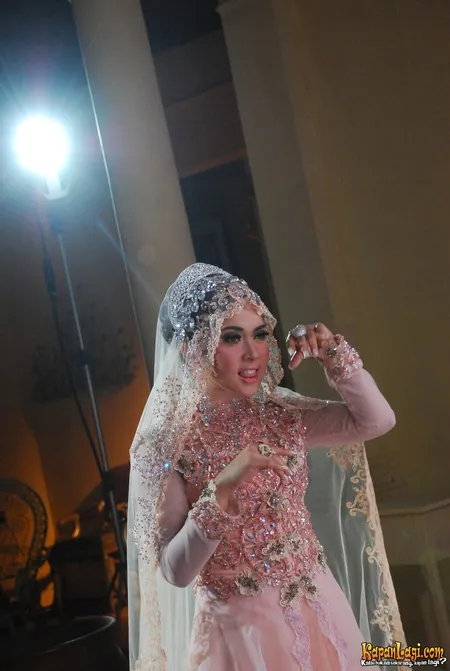 Foto Syahrini