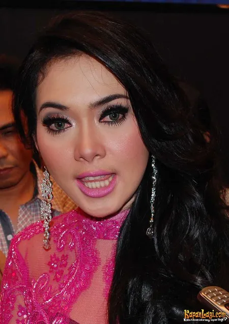 Foto Syahrini