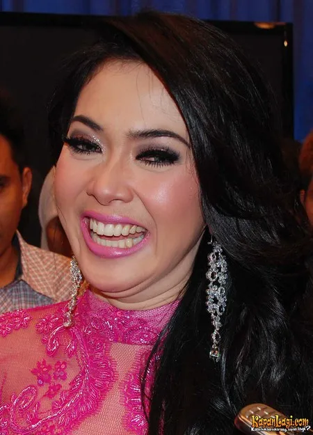 Foto Syahrini
