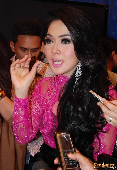 Foto Syahrini