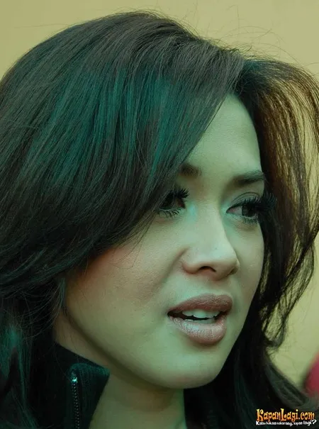 Foto Syahrini