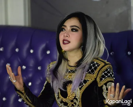 Foto Syahrini