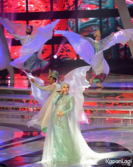 Foto Syahrini