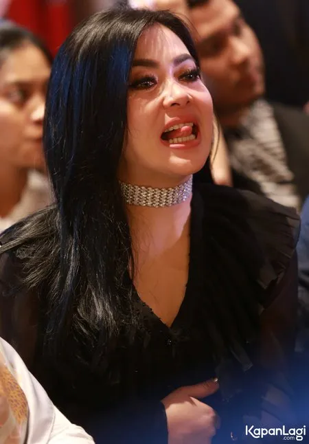 Foto Syahrini