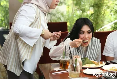 Foto Syahrini