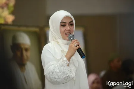 Foto Syahrini
