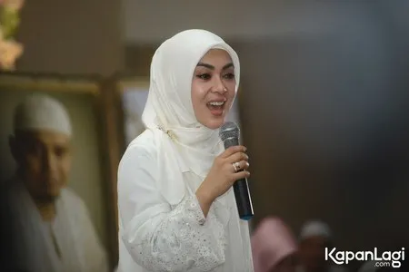 Foto Syahrini