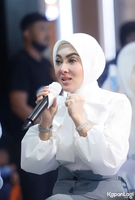 Foto Syahrini