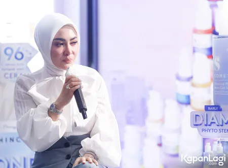 Foto Syahrini