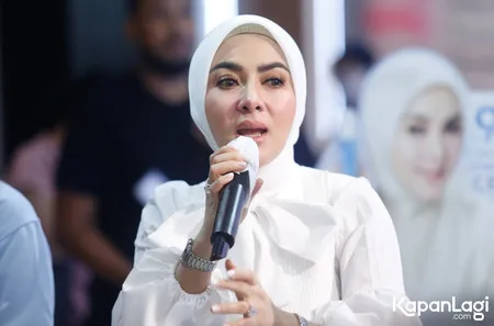 Foto Syahrini
