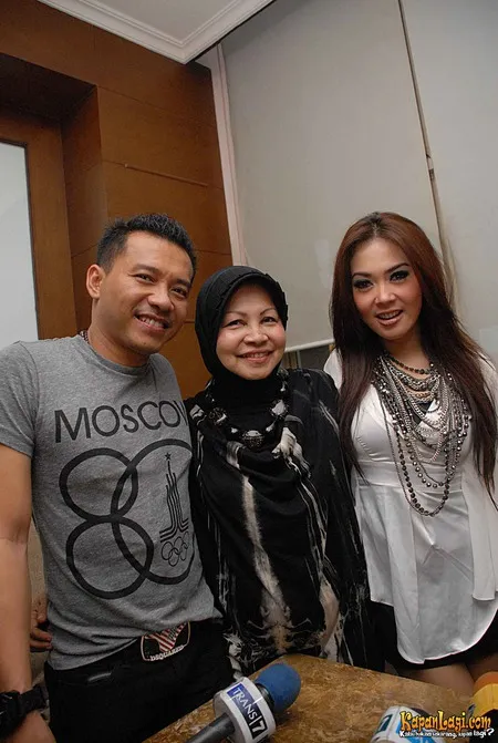 Foto Syahrini