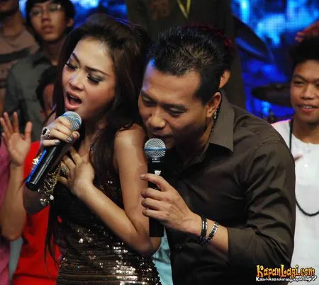 Foto Syahrini