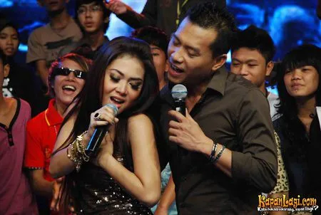 Foto Syahrini