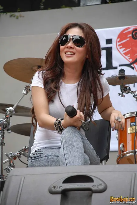 Foto Syahrini