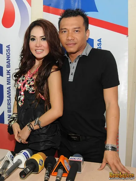 Foto Syahrini