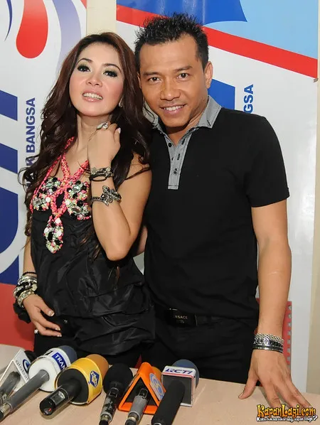 Foto Syahrini