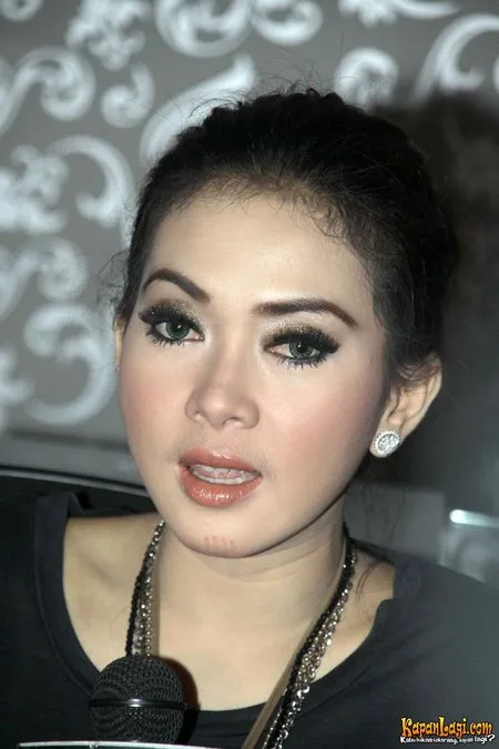 Foto Syahrini