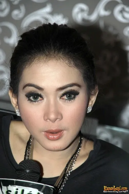 Foto Syahrini