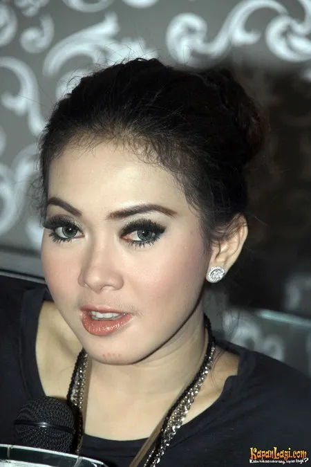 Foto Syahrini