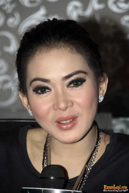 Foto Syahrini