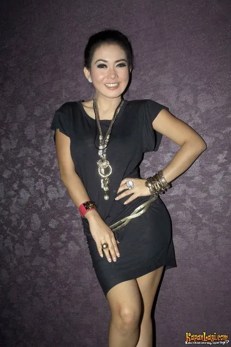 Foto Syahrini