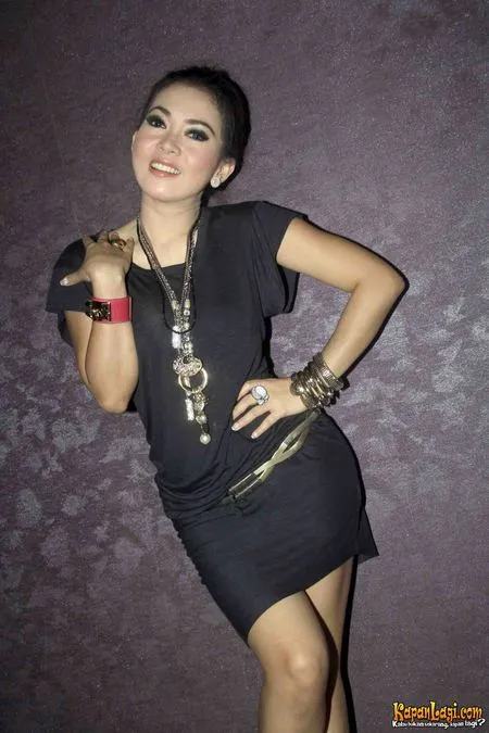 Foto Syahrini