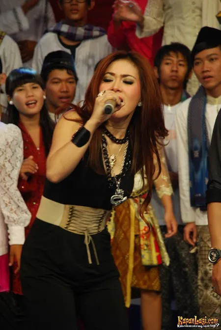 Foto Syahrini