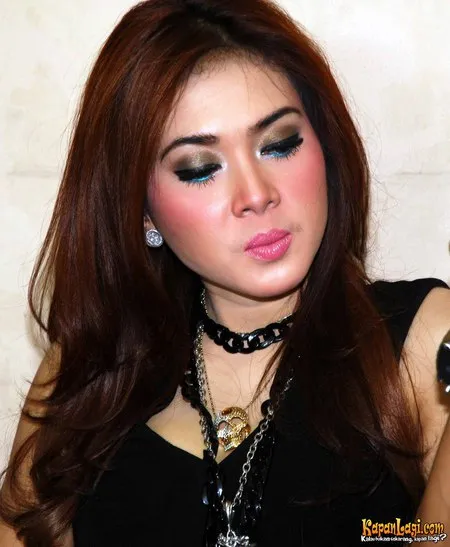 Foto Syahrini