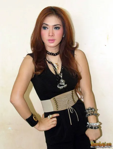 Foto Syahrini
