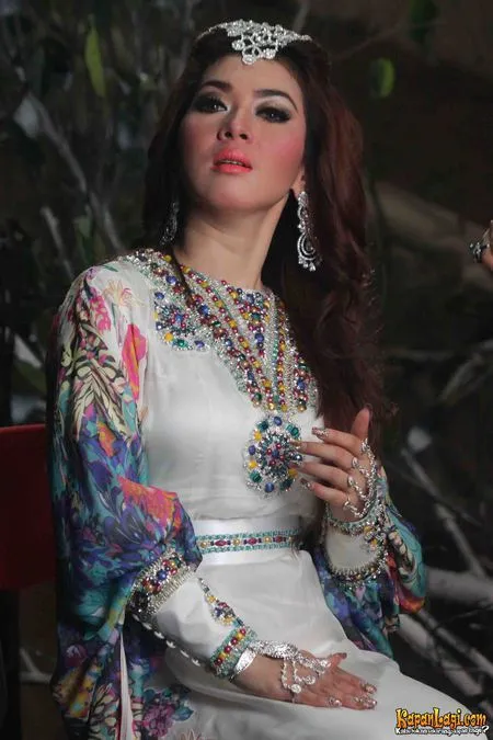 Foto Syahrini