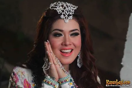 Foto Syahrini