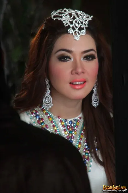 Foto Syahrini