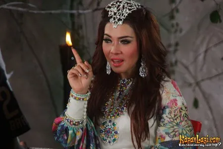 Foto Syahrini